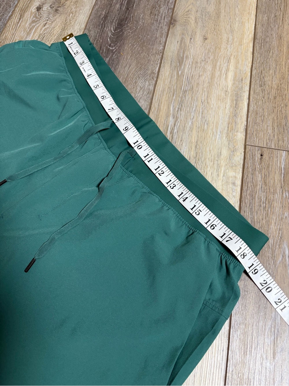 Men's Green Athletic Drawstring Shorts - Picture 7 of 8
